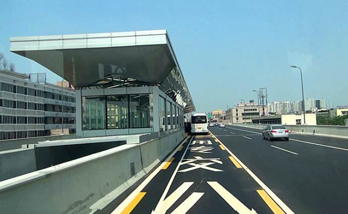 德瑞亚空压机助力城市快速公交系统,节能无止尽 德瑞亚空压机助力城市快速公交系统,节能无止尽